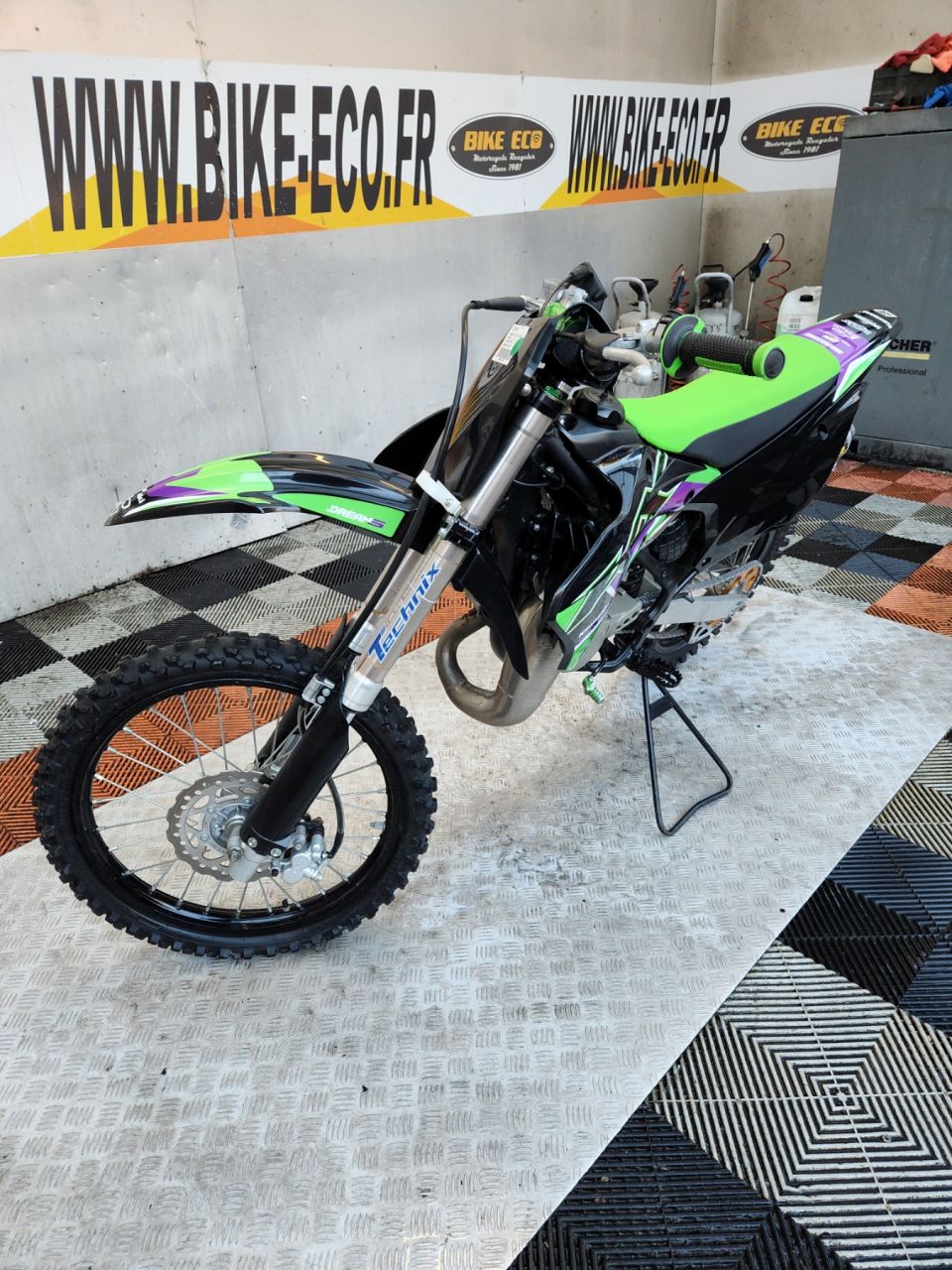 KAWASAKI KX 4