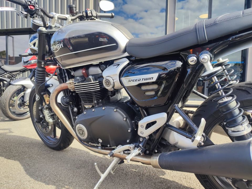 TRIUMPH SPEED TWIN 1200 4