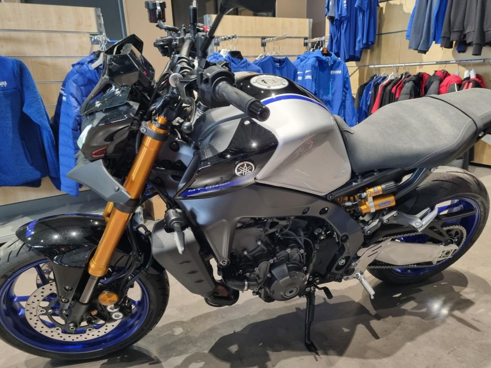 YAMAHA MT-09 SP 4