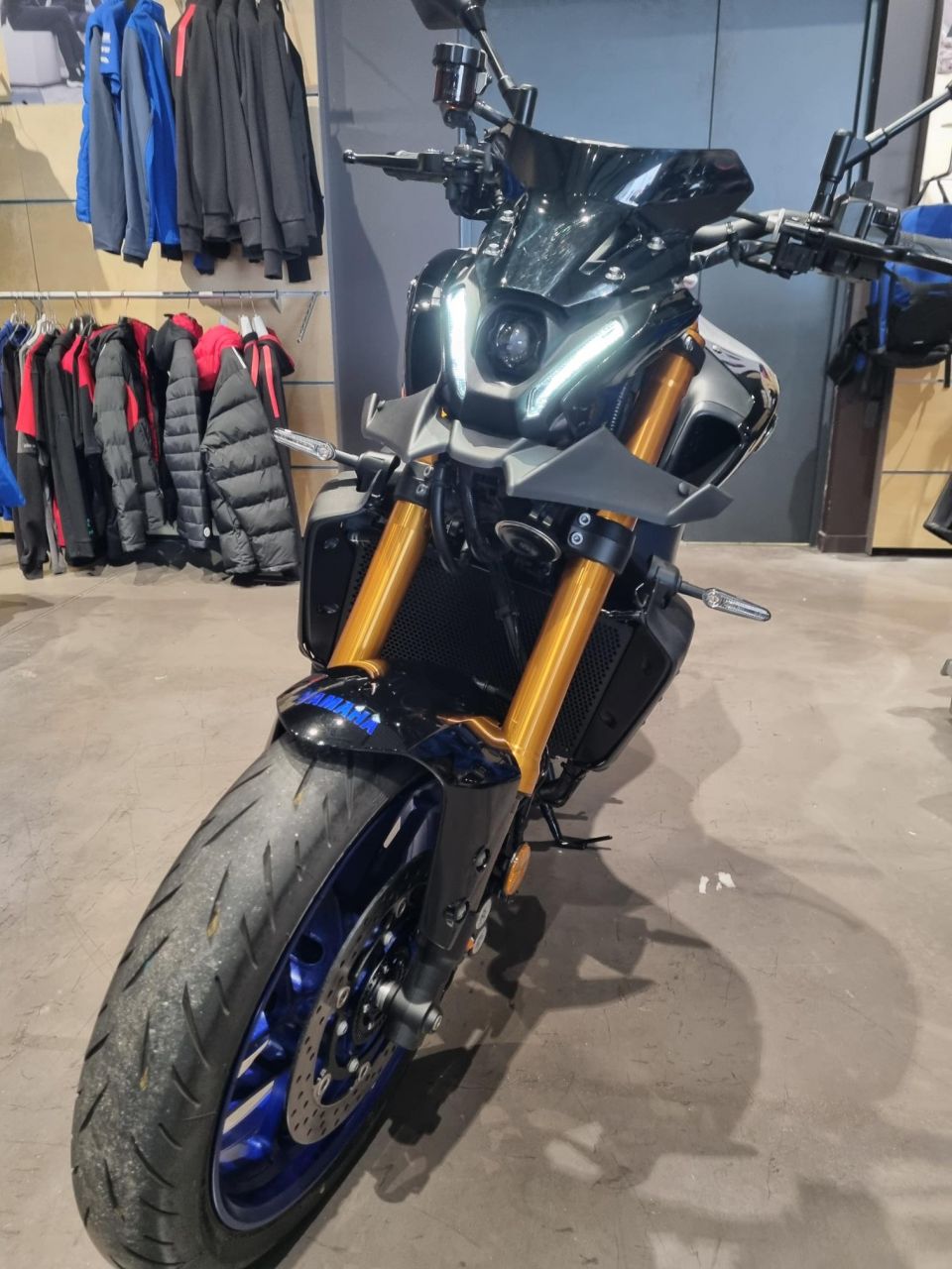YAMAHA MT-09 SP 4