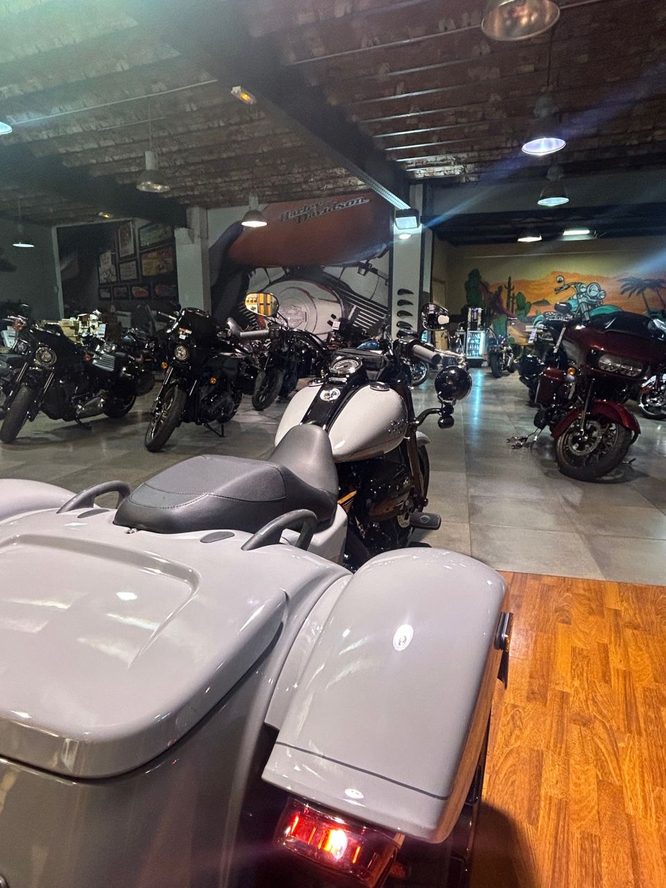 HARLEY-DAVIDSON TRIKE FREEWHEELER 1868 4