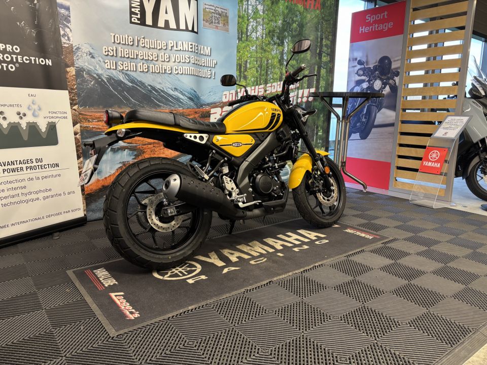YAMAHA XSR 125 4