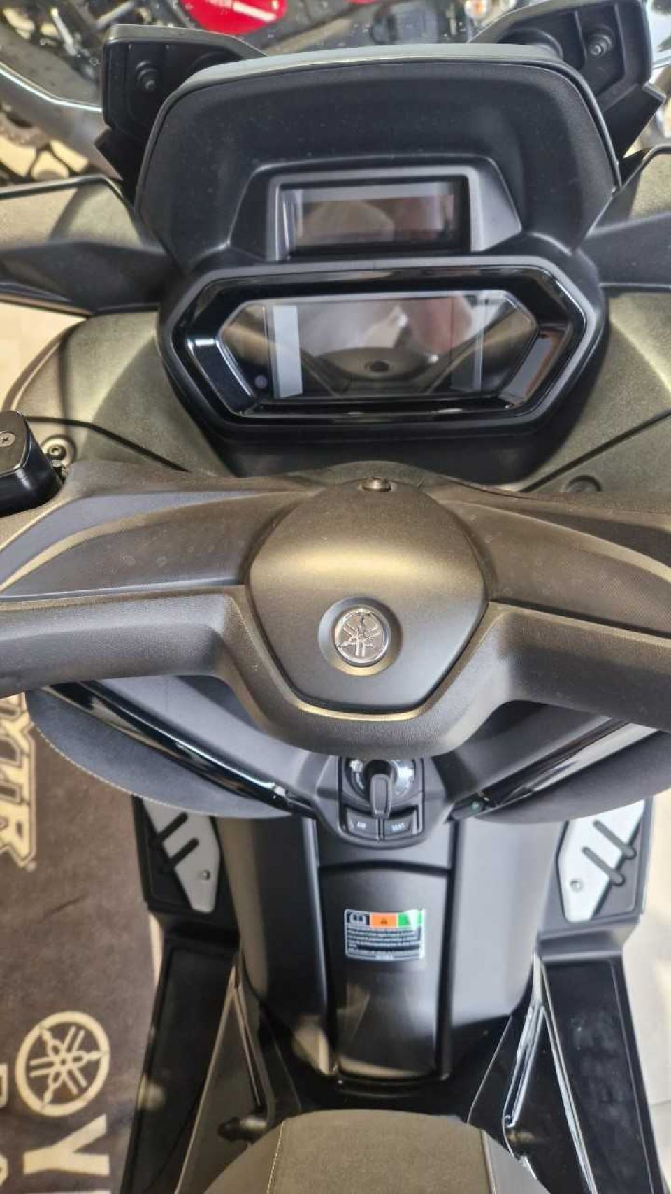 YAMAHA XMAX 125 TECH MAX 4