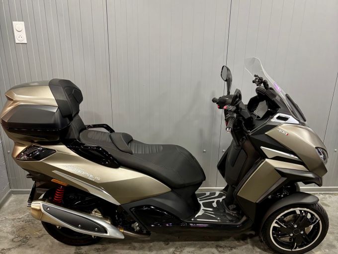 PEUGEOT METROPOLIS 400 SW 4
