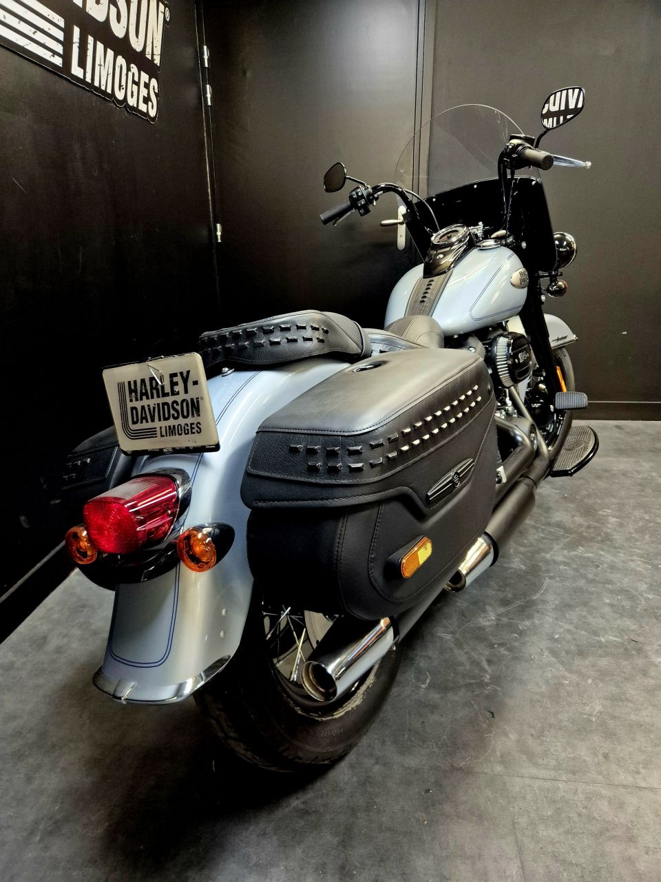 HARLEY-DAVIDSON SOFTAIL HERITAGE 1868 4