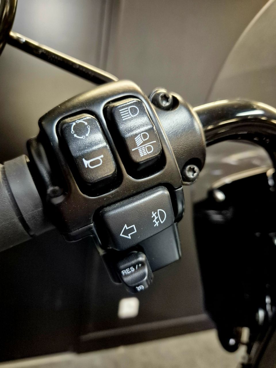 HARLEY-DAVIDSON SOFTAIL HERITAGE 1868 4