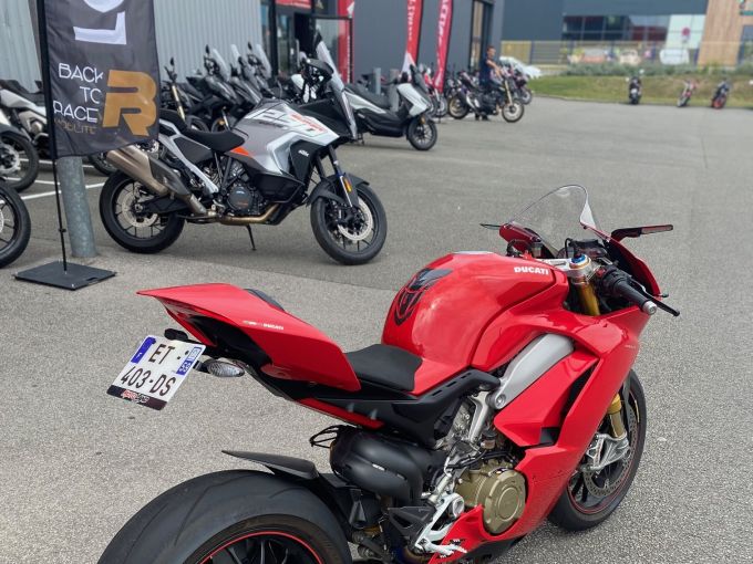 DUCATI PANIGALE 1103 V4 4