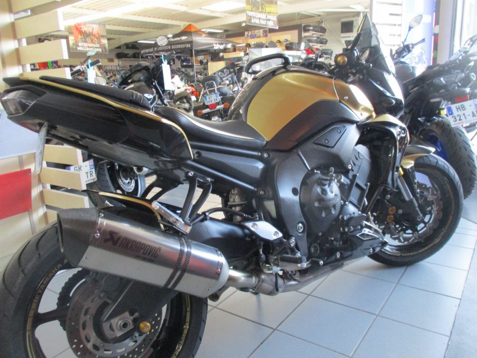 YAMAHA FZ8 N SPR 4