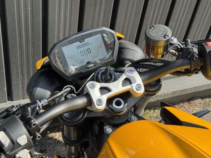 TRIUMPH STREET TRIPLE 765 RS 4