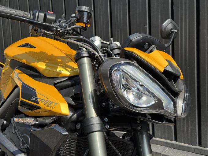 TRIUMPH STREET TRIPLE 765 RS 4