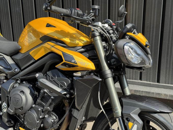 TRIUMPH STREET TRIPLE 765 RS 4