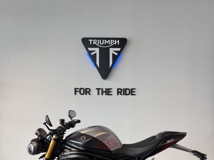 TRIUMPH SPEED TRIPLE 1200 RS 4