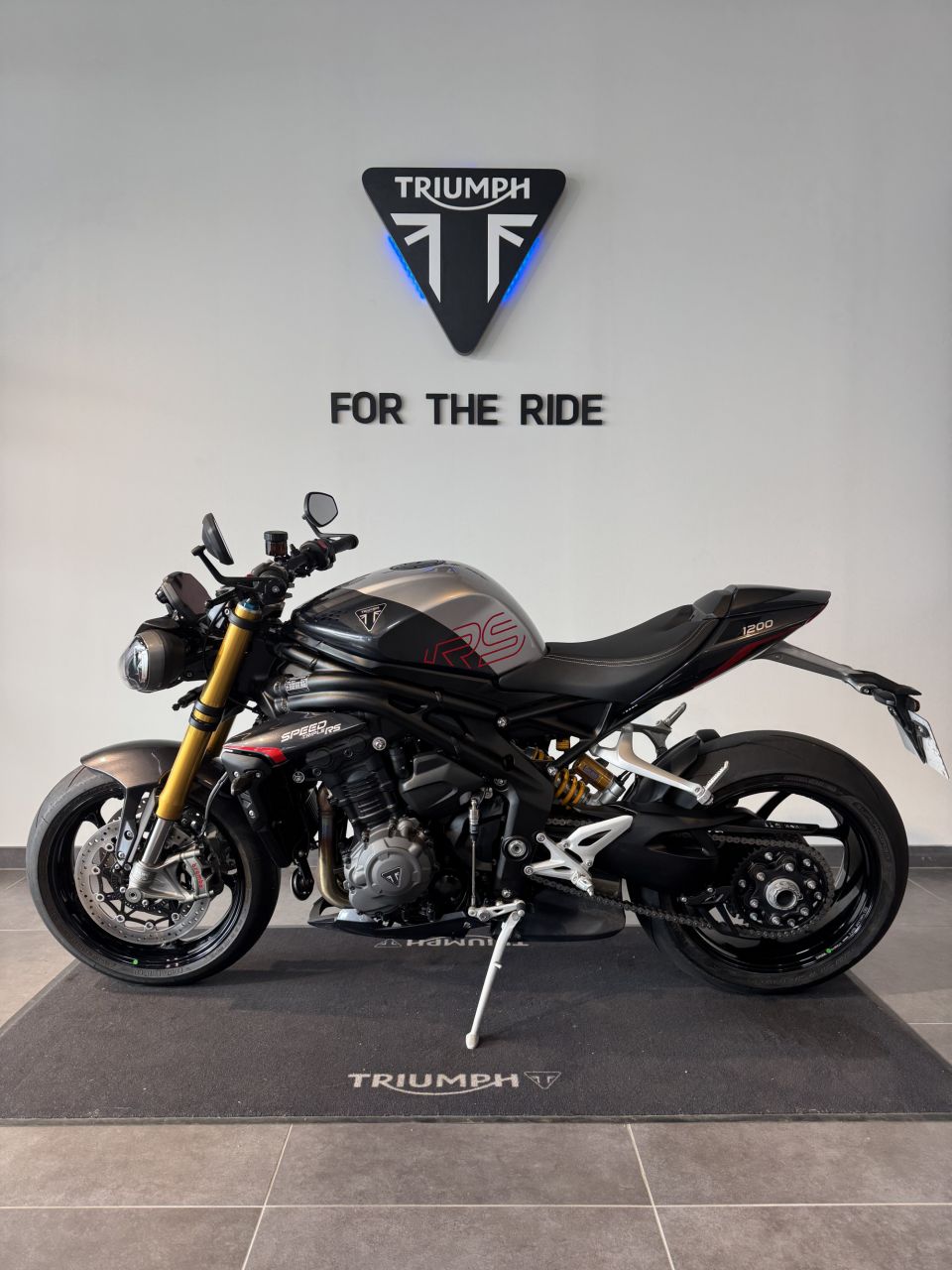 TRIUMPH SPEED TRIPLE 1200 RS 4