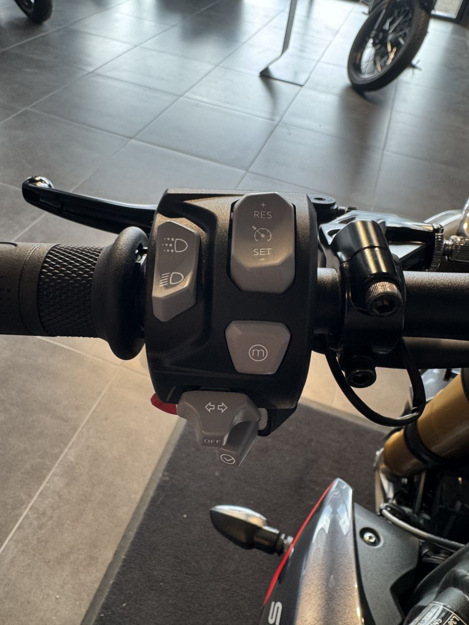 TRIUMPH SPEED TRIPLE 1200 RS 4