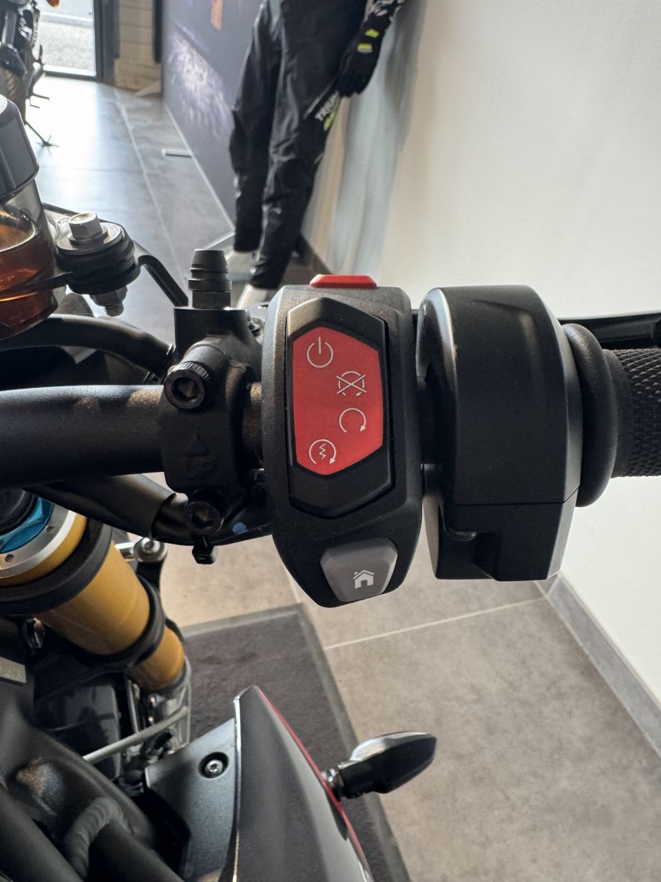 TRIUMPH SPEED TRIPLE 1200 RS 4