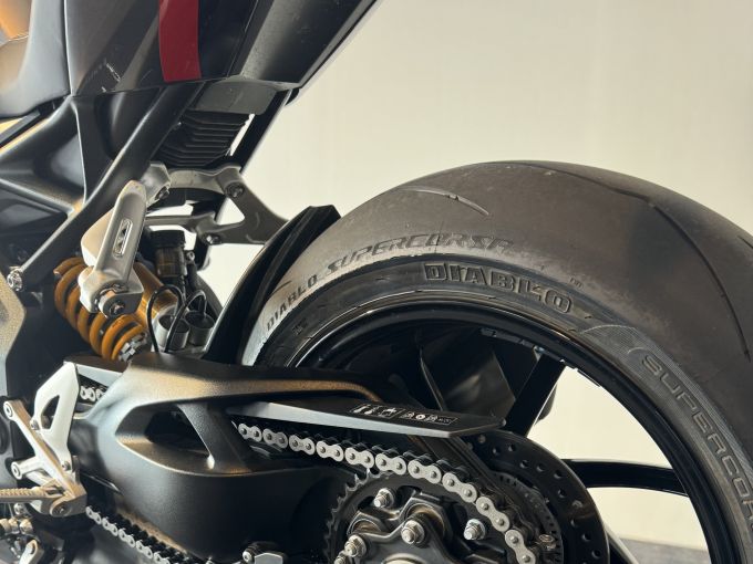 TRIUMPH SPEED TRIPLE 1200 RS 4