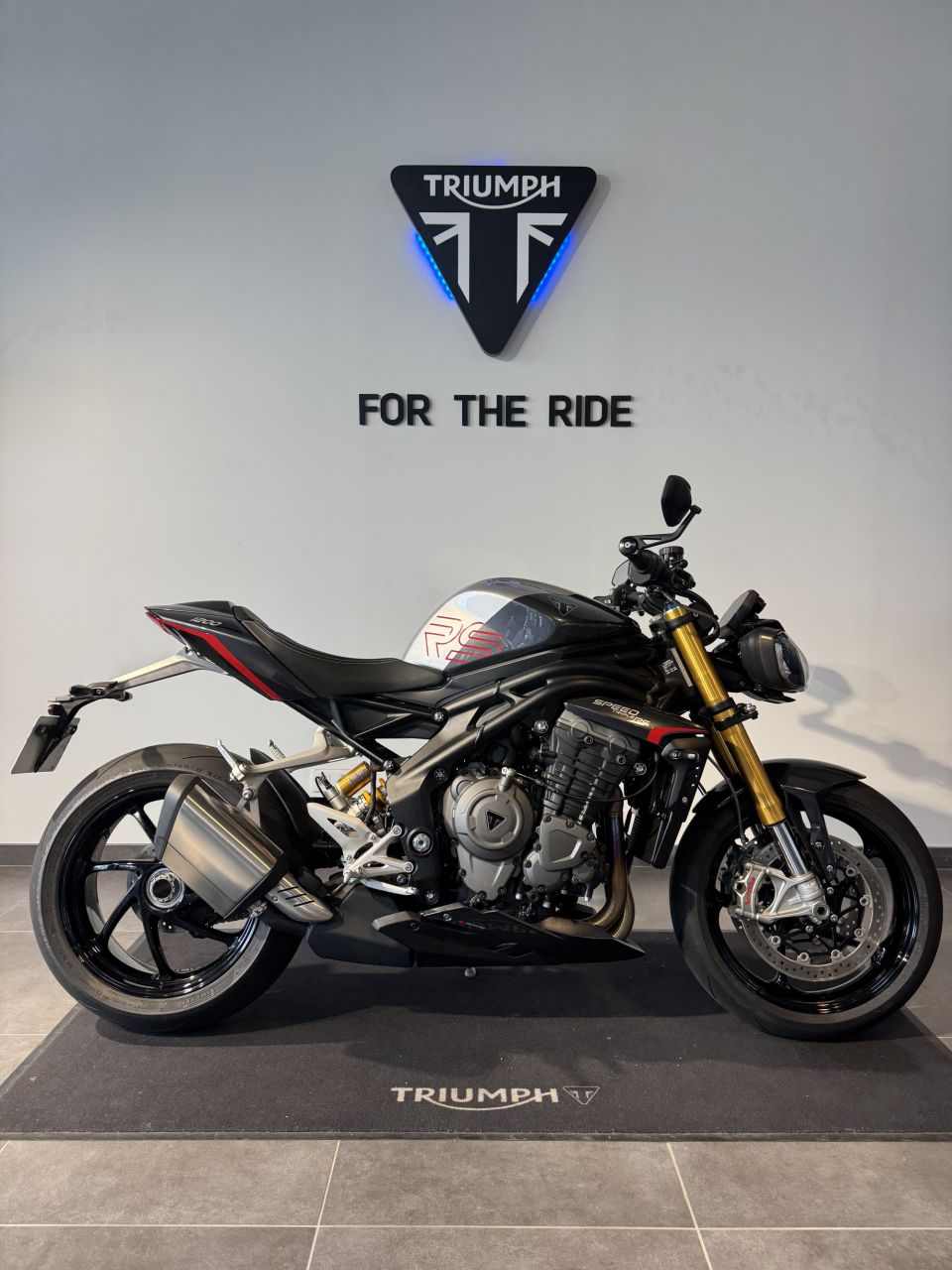 TRIUMPH SPEED TRIPLE 1200 RS 4