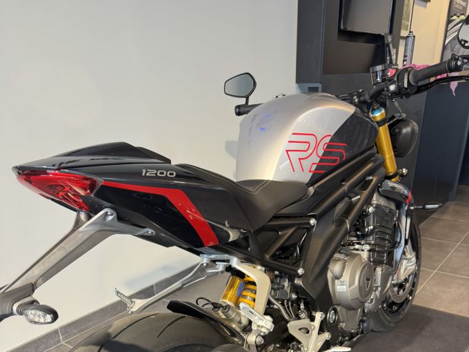 TRIUMPH SPEED TRIPLE 1200 RS 4