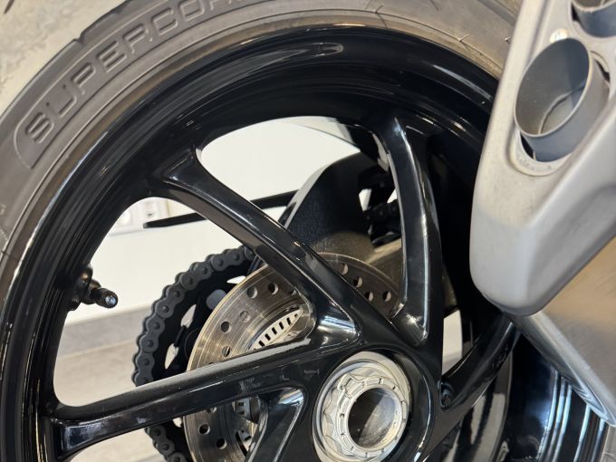 TRIUMPH SPEED TRIPLE 1200 RS 4