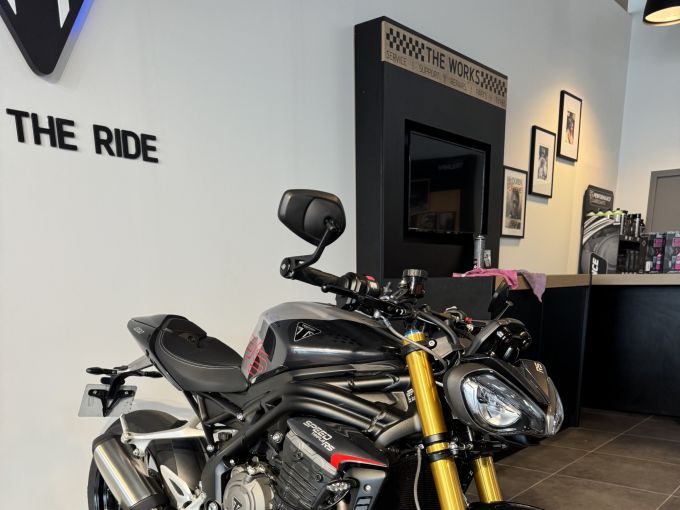 TRIUMPH SPEED TRIPLE 1200 RS 4