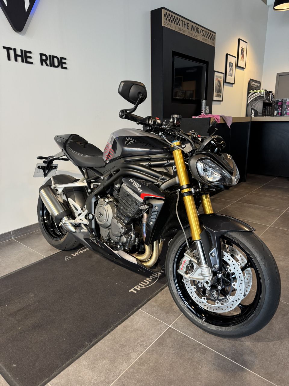 TRIUMPH SPEED TRIPLE 1200 RS 4