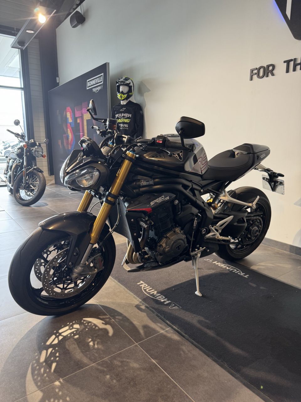 TRIUMPH SPEED TRIPLE 1200 RS 4