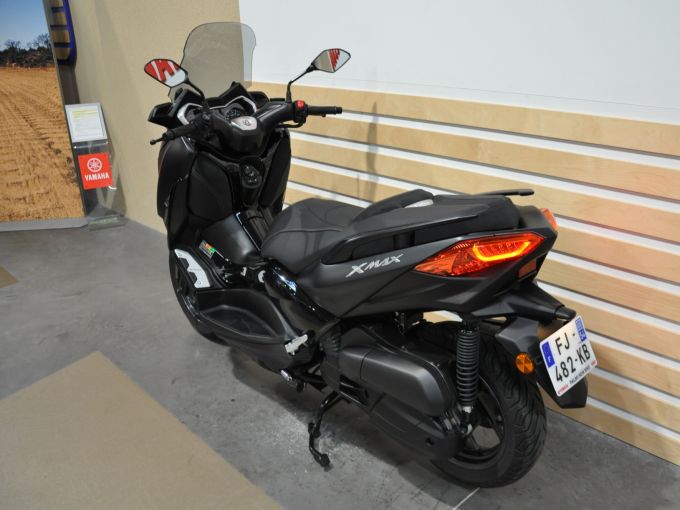YAMAHA X-MAX 125 IRON MAX 4