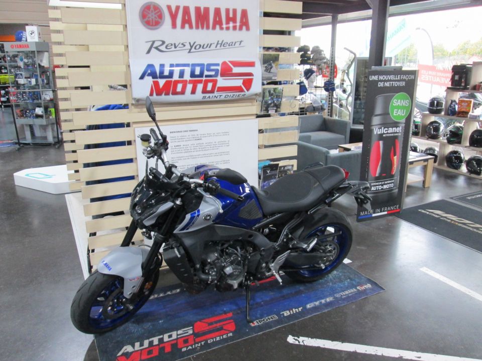 YAMAHA MT 09 4