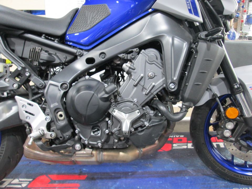 YAMAHA MT 09 4