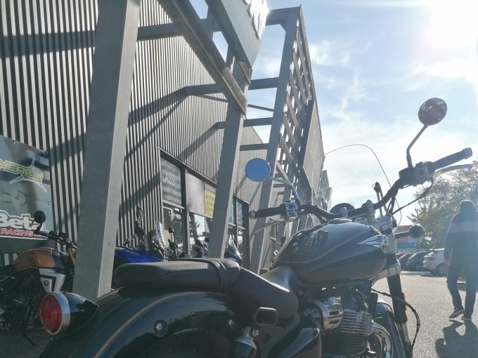 ROYAL ENFIELD SUPER METEOR 650 4