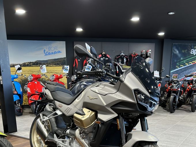 MOTO GUZZI V100 Mandello Aviazione Navale 4