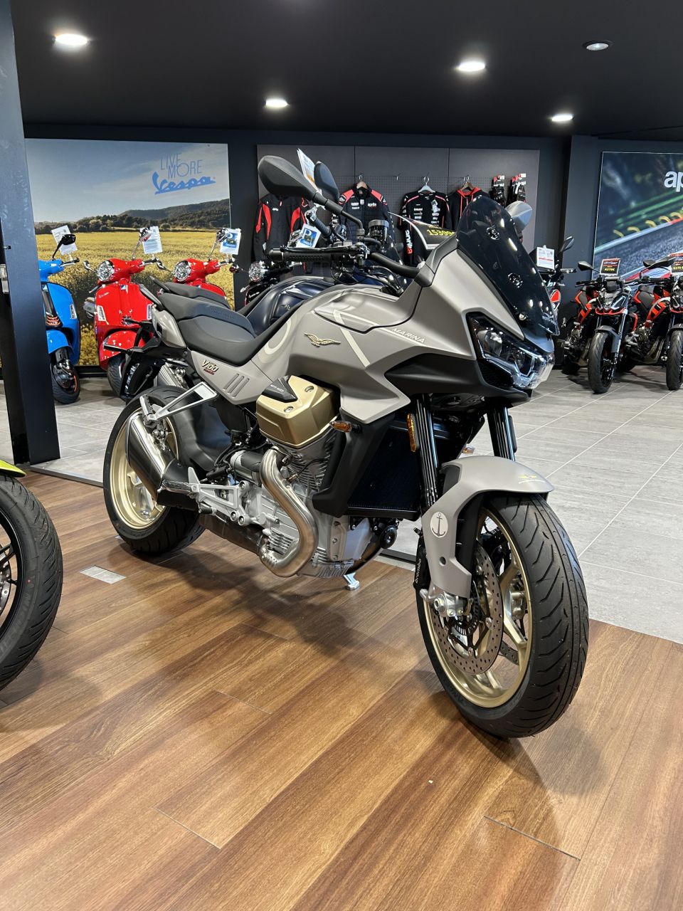 MOTO GUZZI V100 Mandello Aviazione Navale 4