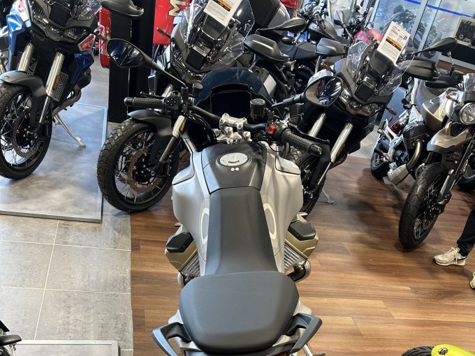 MOTO GUZZI V100 Mandello Aviazione Navale 4