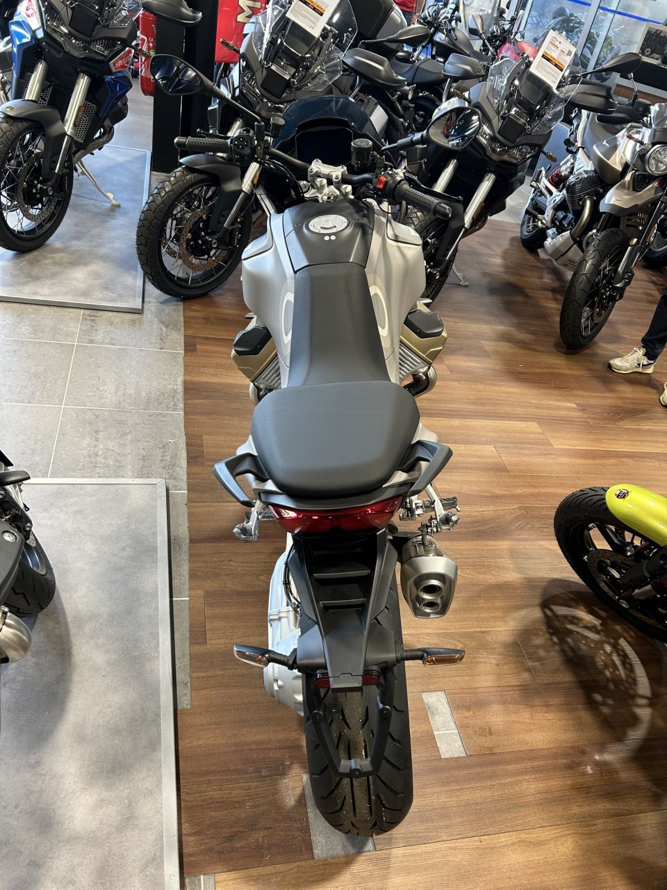 MOTO GUZZI V100 Mandello Aviazione Navale 4