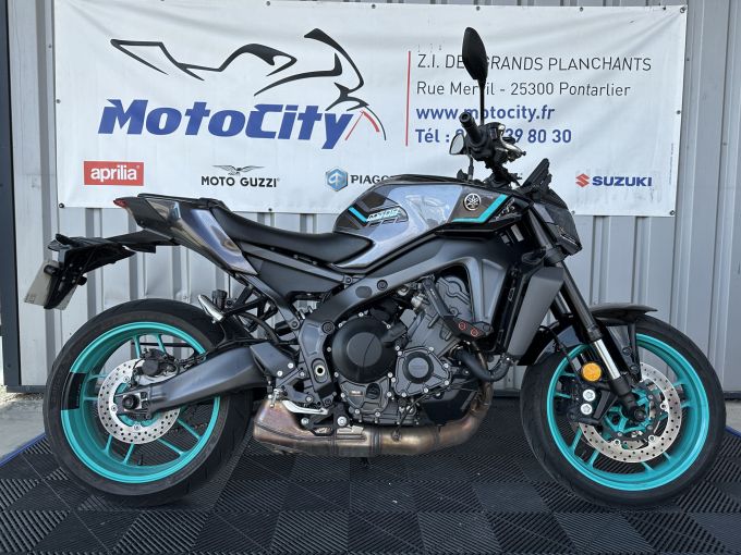 YAMAHA MT-09 4