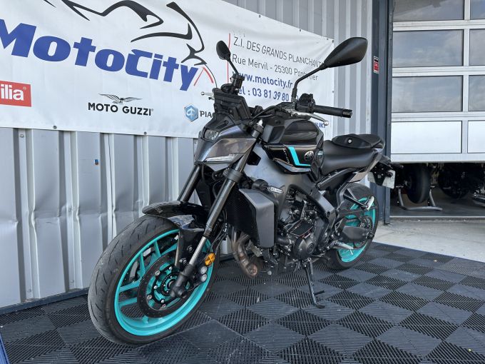 YAMAHA MT-09 4