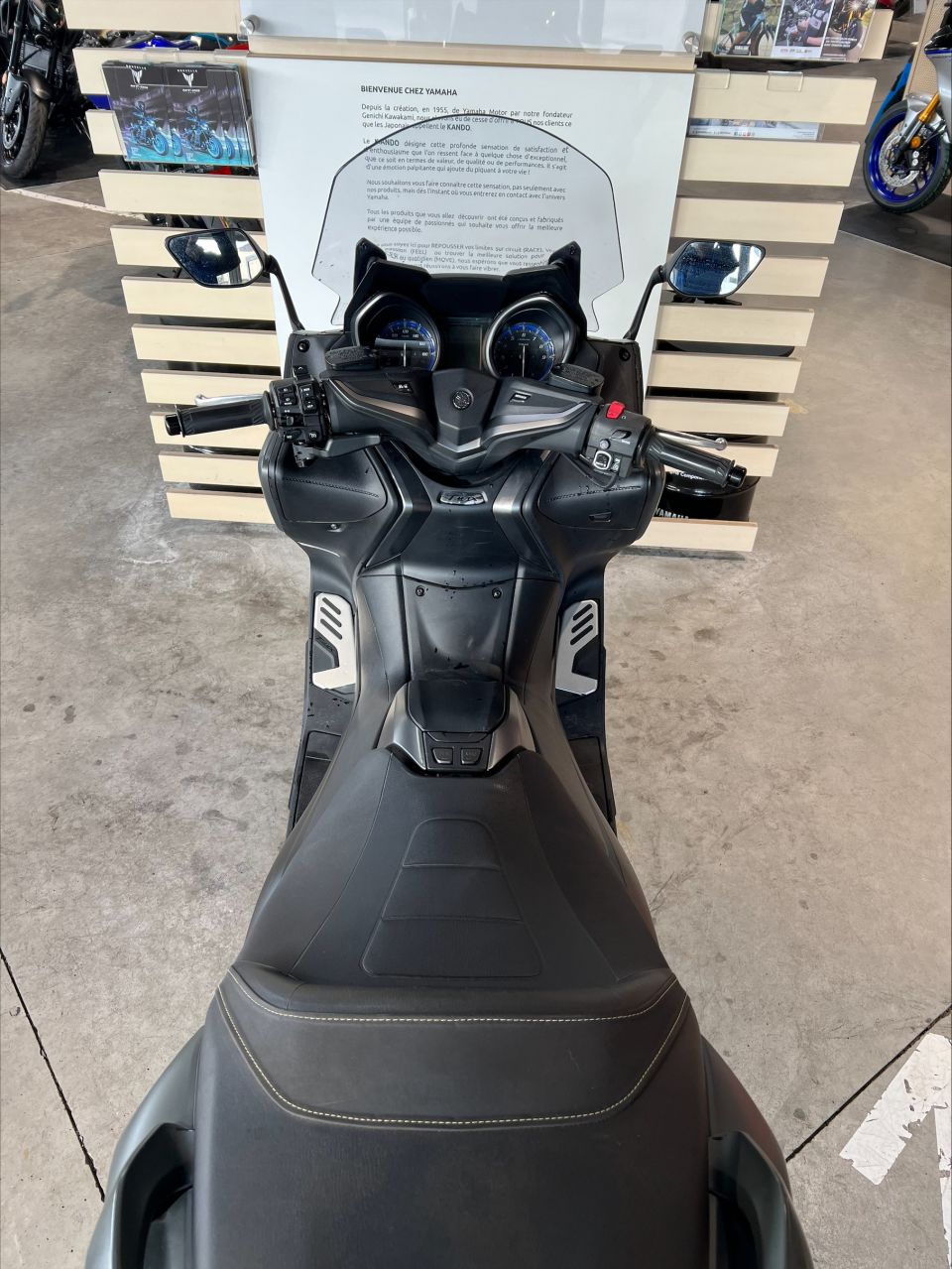 YAMAHA XP T-MAX 560 TECH MAX KAMO 4