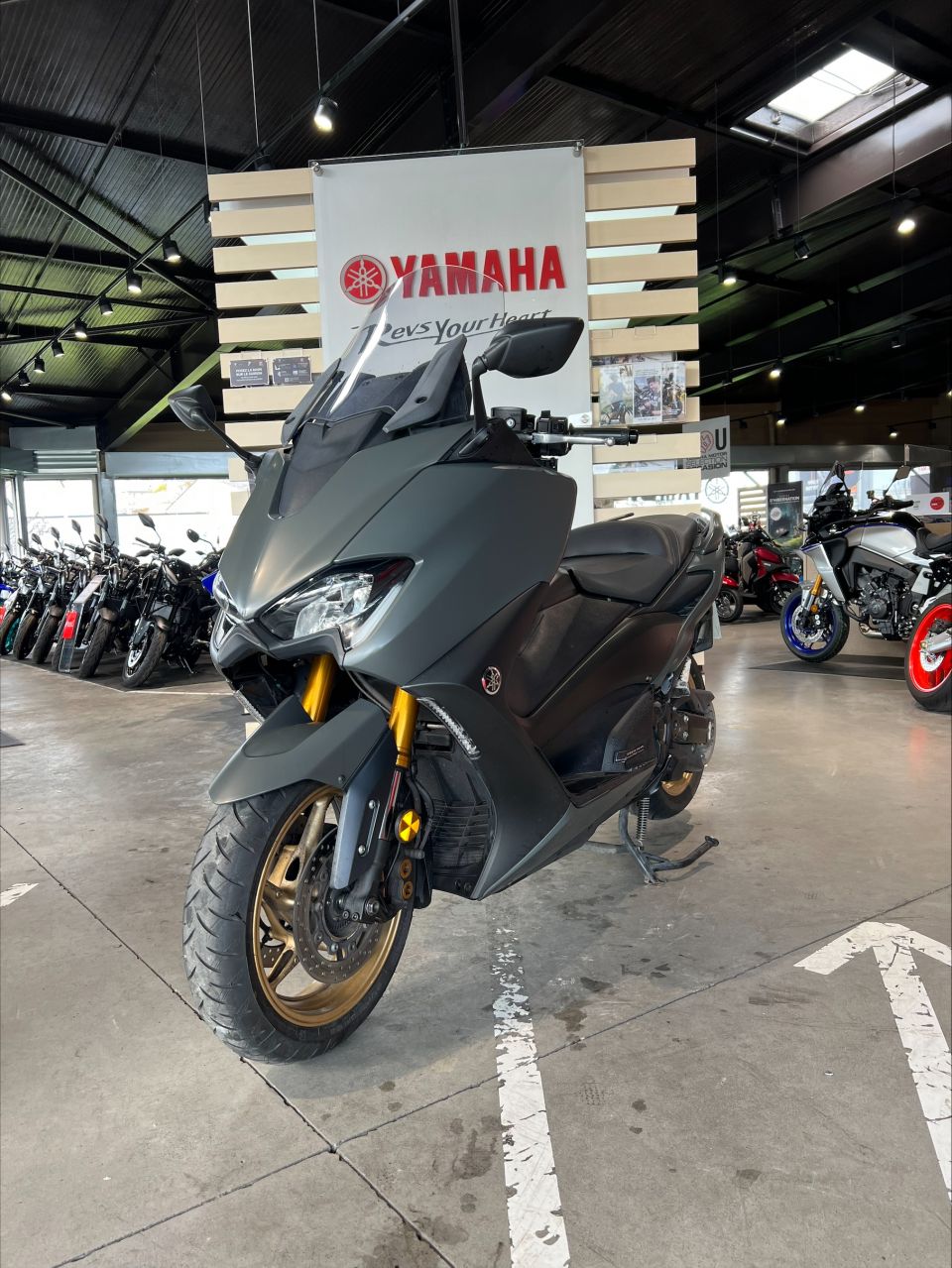 YAMAHA XP T-MAX 560 TECH MAX KAMO 4