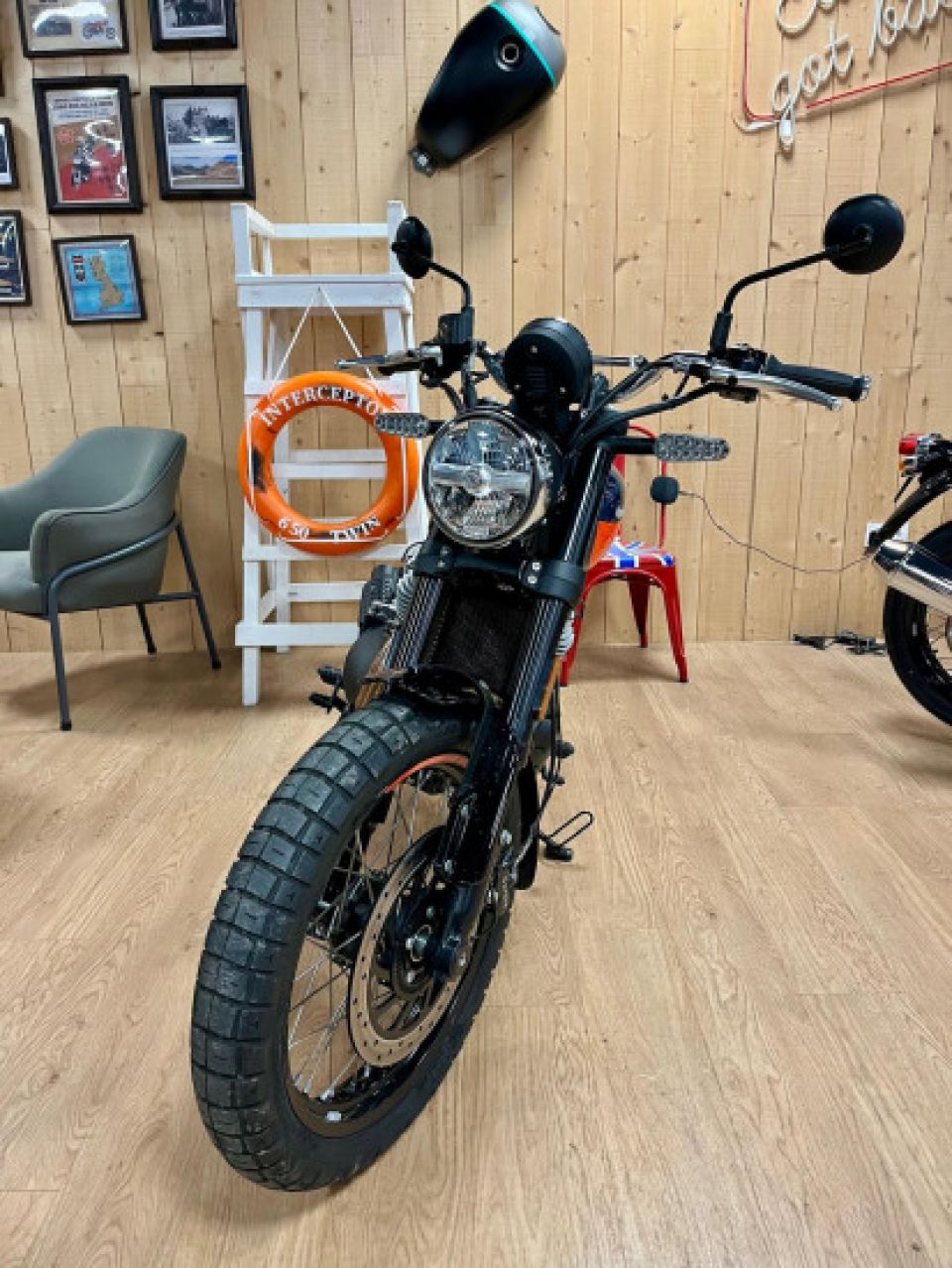 ROYAL ENFIELD BEAR 650 4