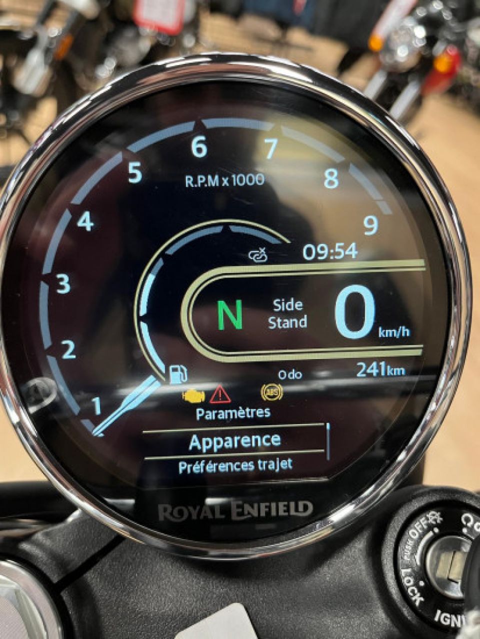 ROYAL ENFIELD BEAR 650 4