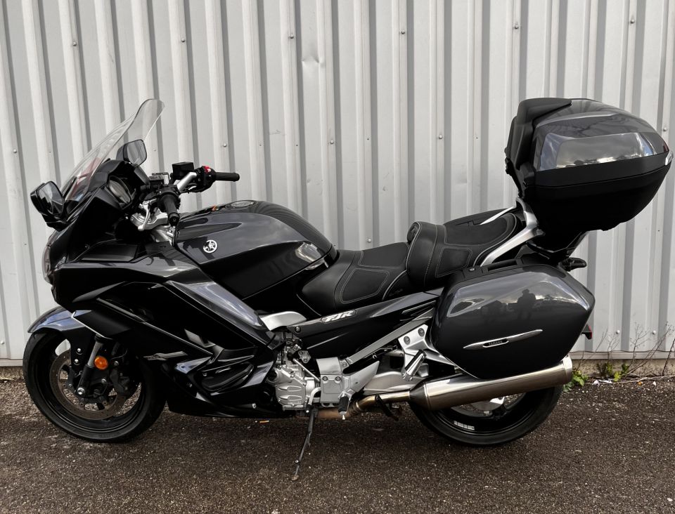 YAMAHA FJR 1300 AE 4