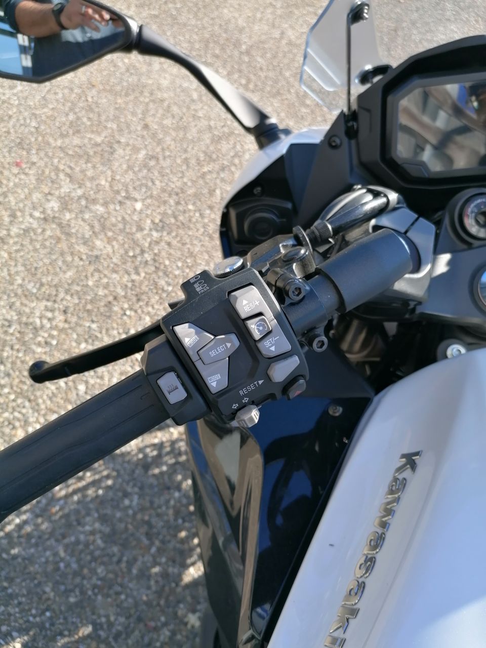 KAWASAKI NINJA 1000 SX TOURER 4