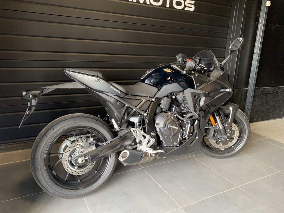 SUZUKI GSX-8R 4