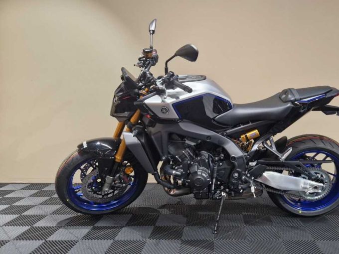 YAMAHA MT-09 SP 4