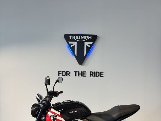 TRIUMPH TRIDENT 660 4