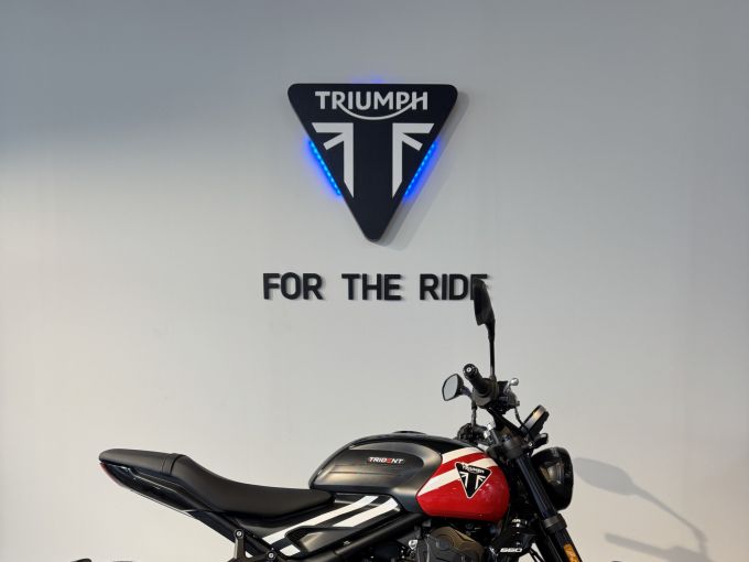 TRIUMPH TRIDENT 660 4