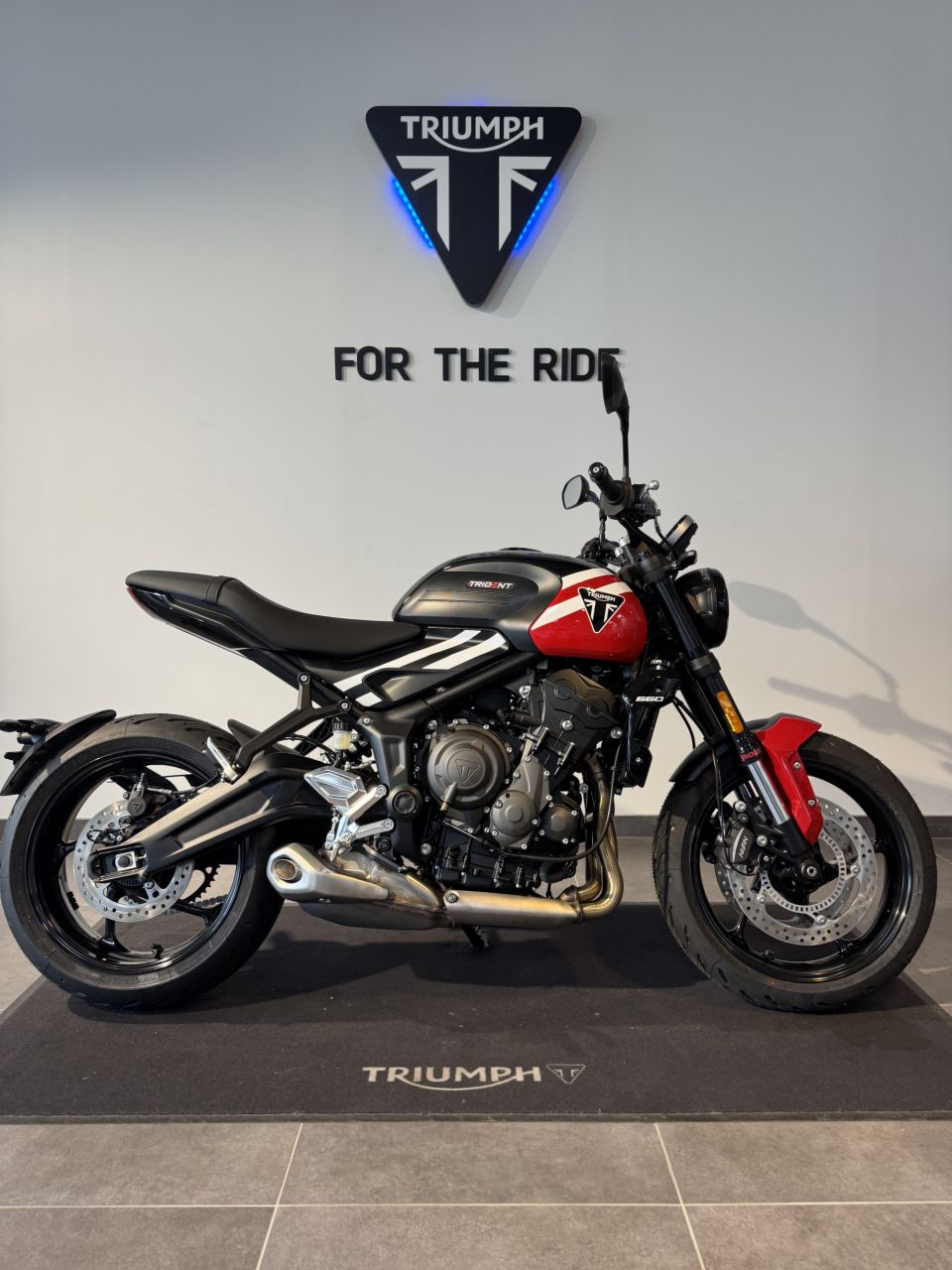 TRIUMPH TRIDENT 660 4