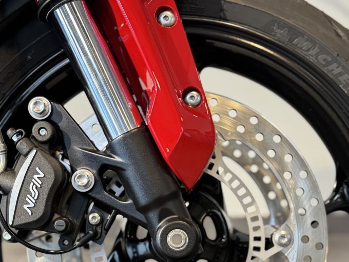 TRIUMPH TRIDENT 660 4
