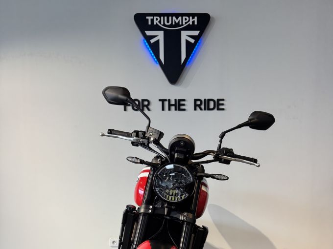 TRIUMPH TRIDENT 660 4