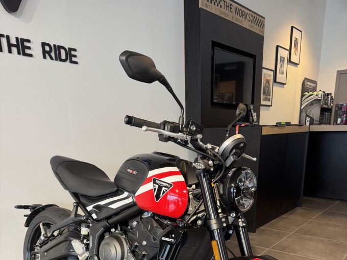 TRIUMPH TRIDENT 660 4